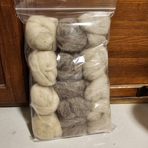 Other - Shetland Natural Wool White And Grey Roving Pack New 2 Ounces Per Bag